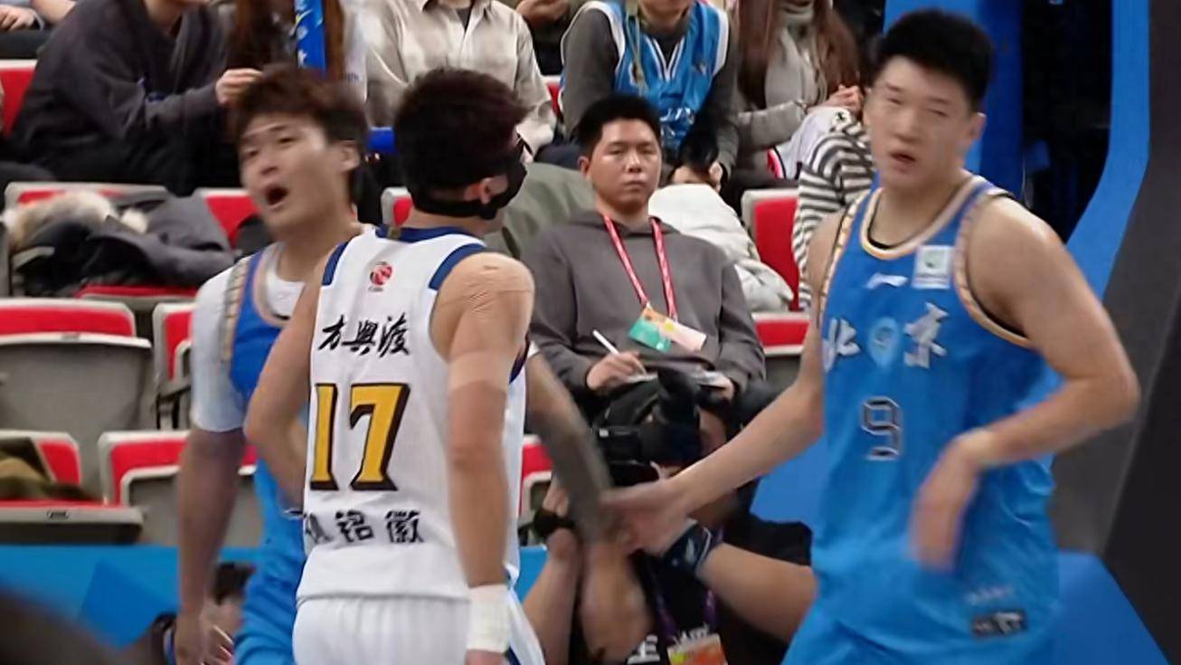 乐竟体育入口-关于广东队成功力挽狂澜，终结连败局面，重返CBA联赛榜首的信息